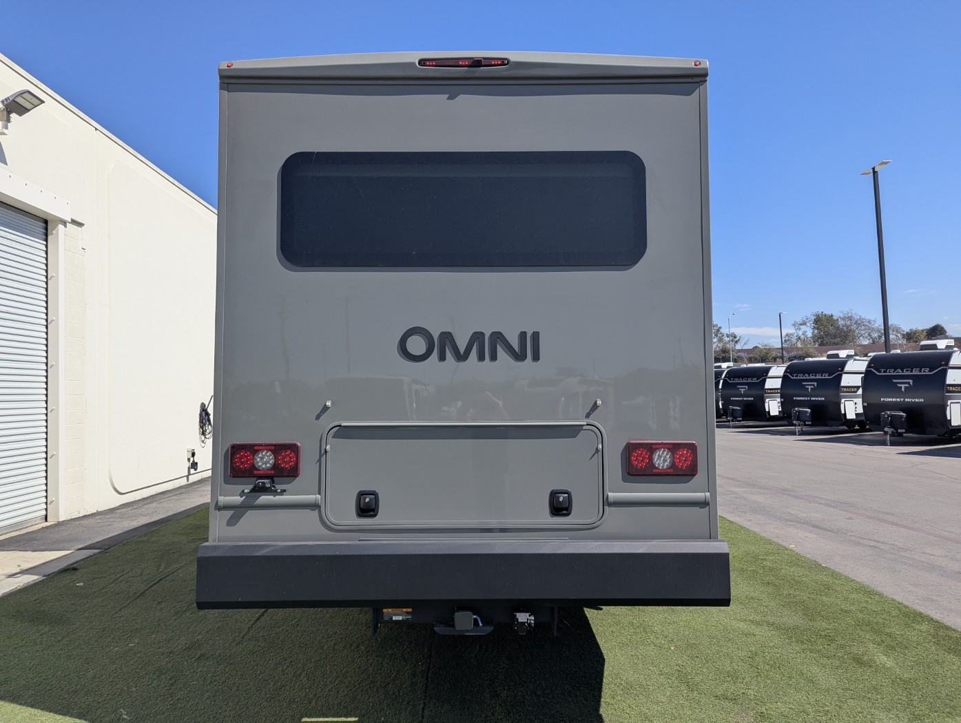 2027 Thor Motor Coach Omni Z30 - Image 9