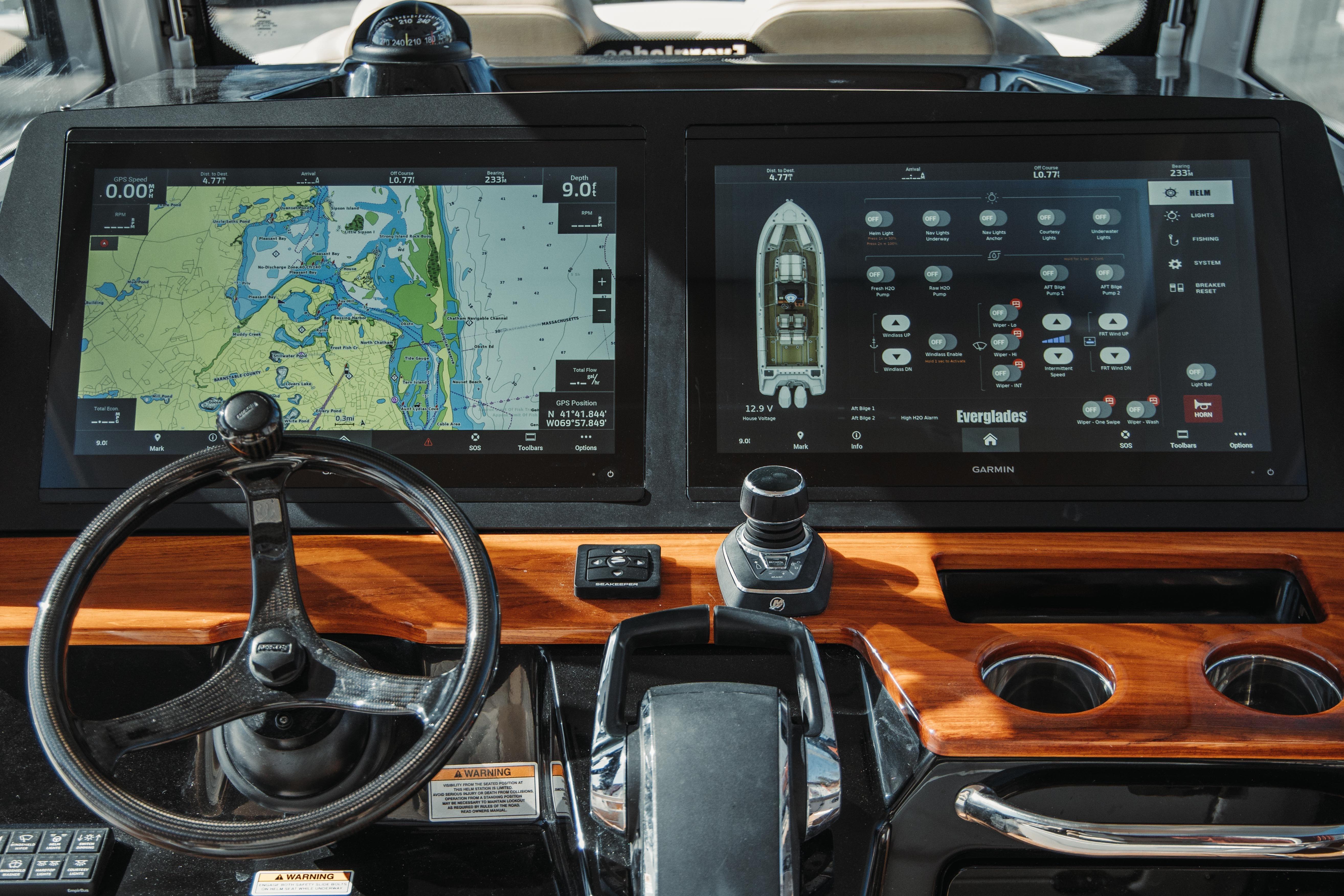 2024 Everglades 315 Center Console Standard - Image 30