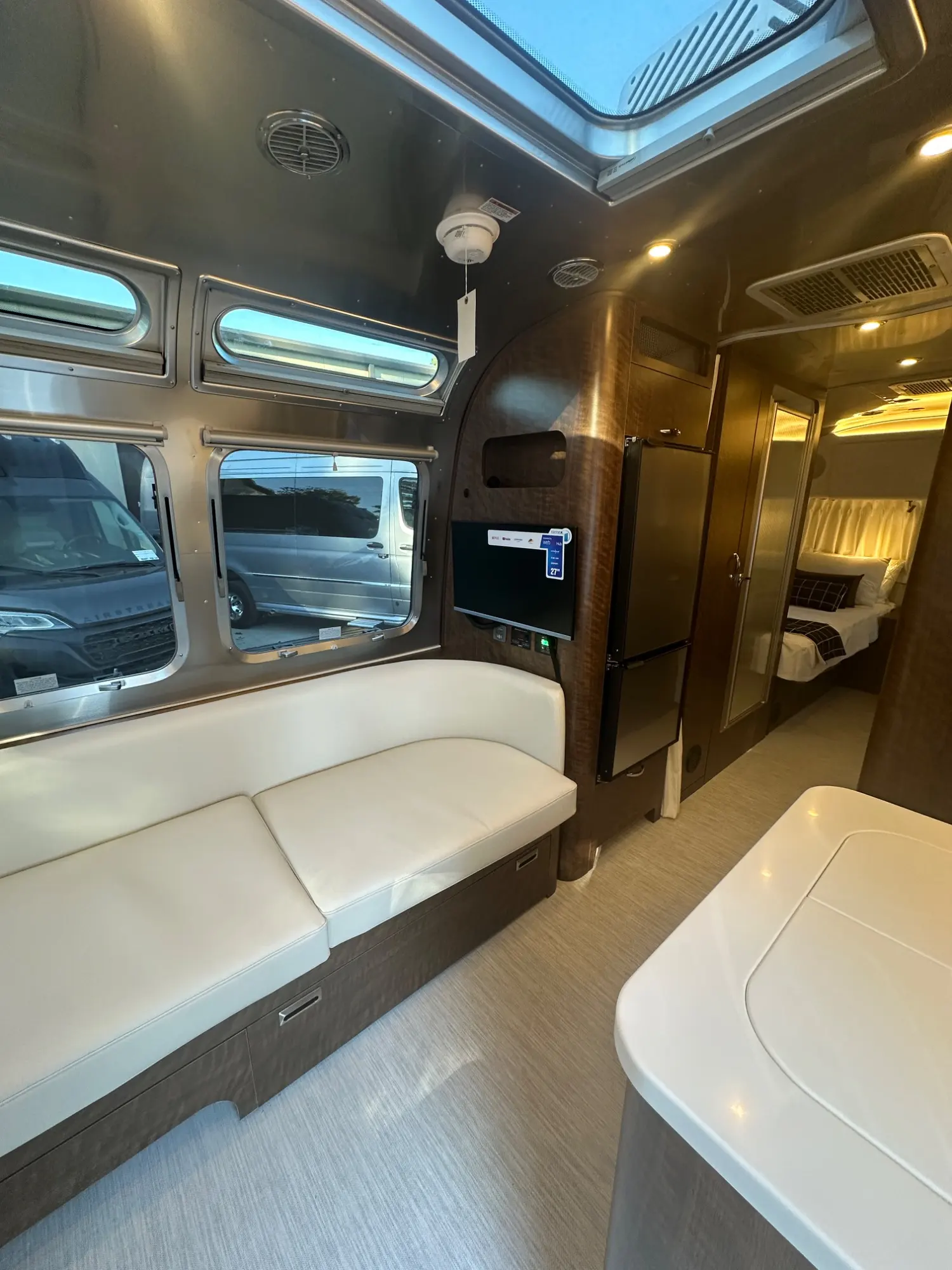 2027 Airstream Globetrotter 25FBT - Image 7