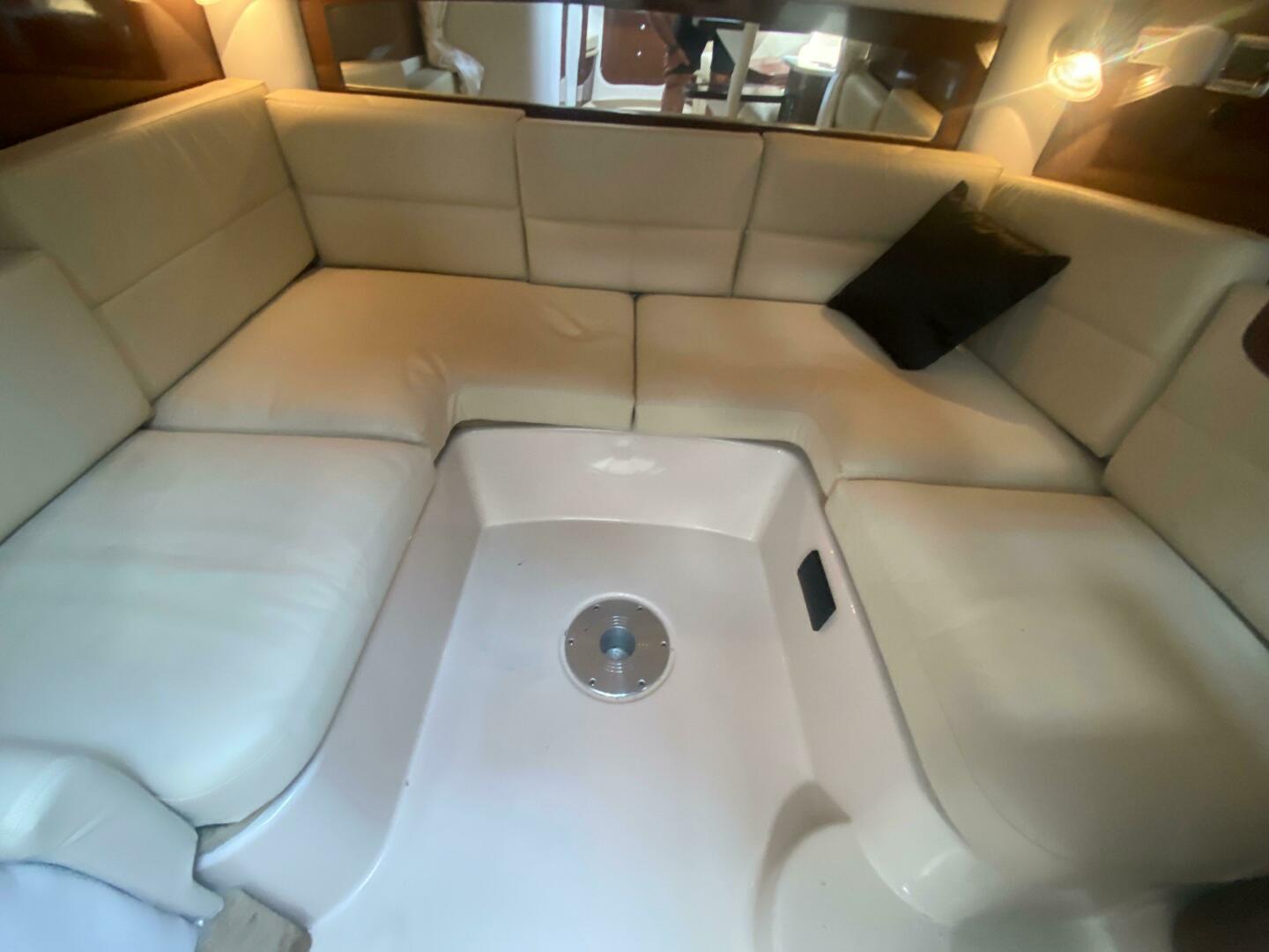 2018 Four Winns 355 Vista - Image 21