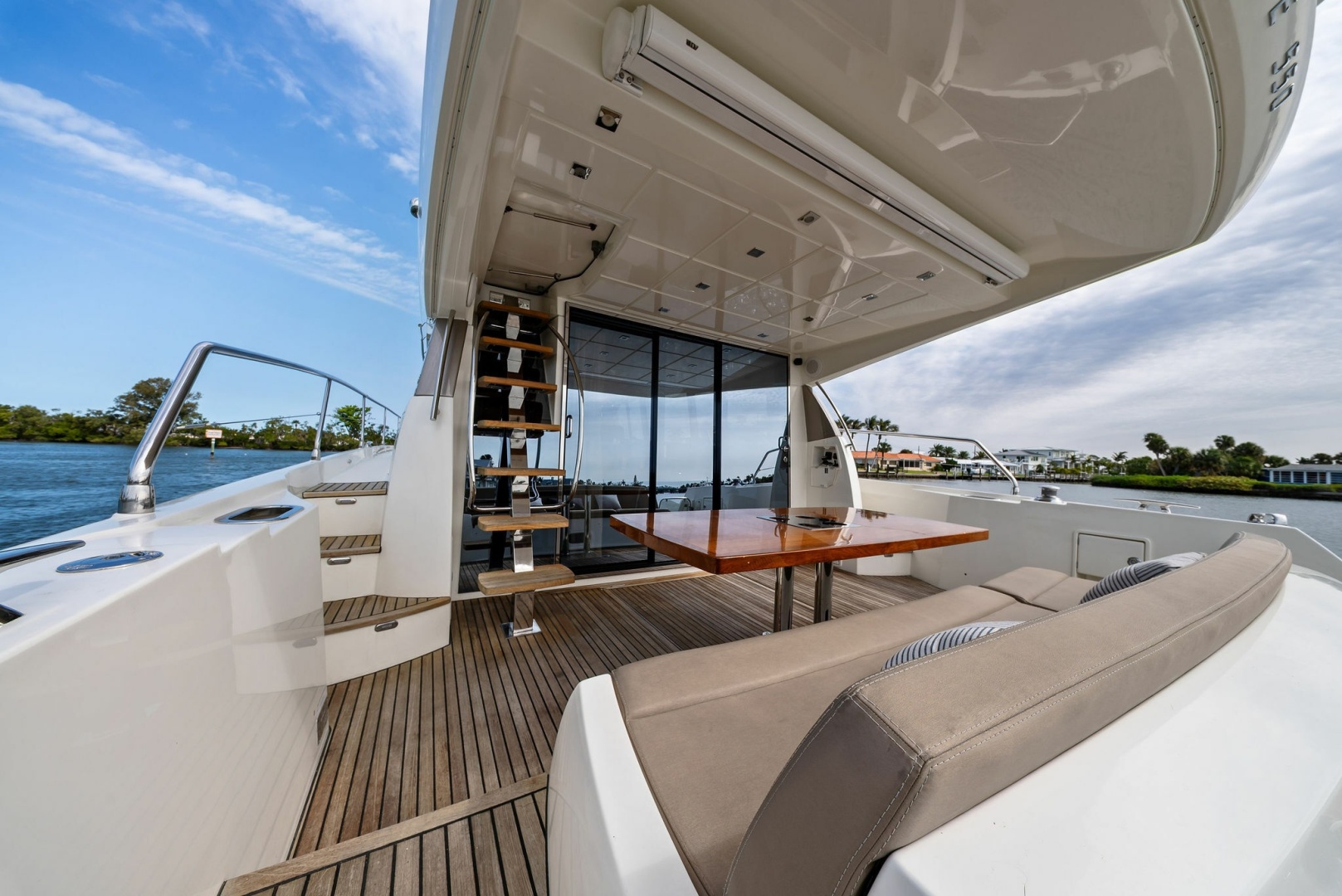 2015 Prestige 550 Base - Image 6