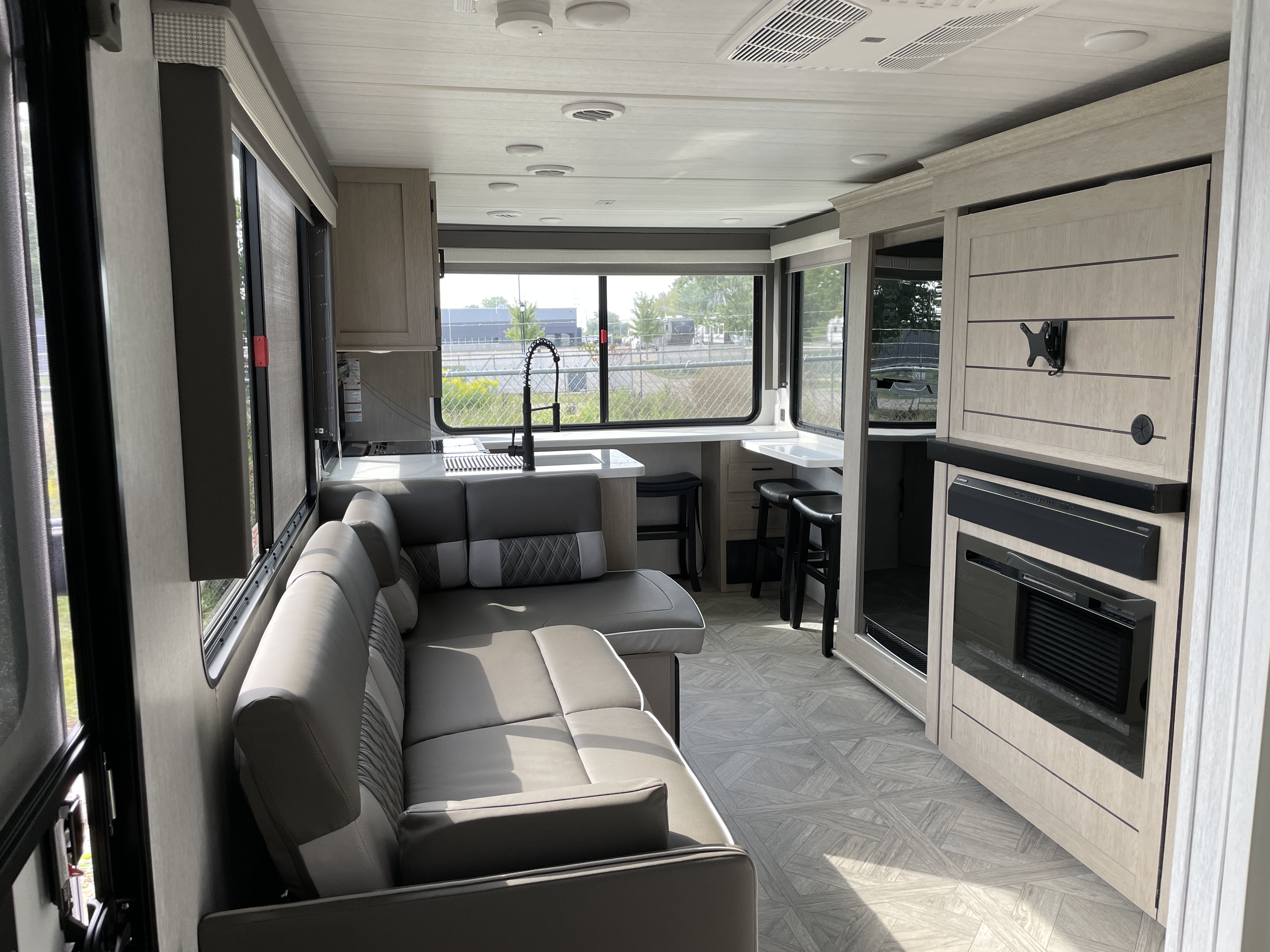 2024 Forest River Salem Cruise Lite 24VIEW - Image 9