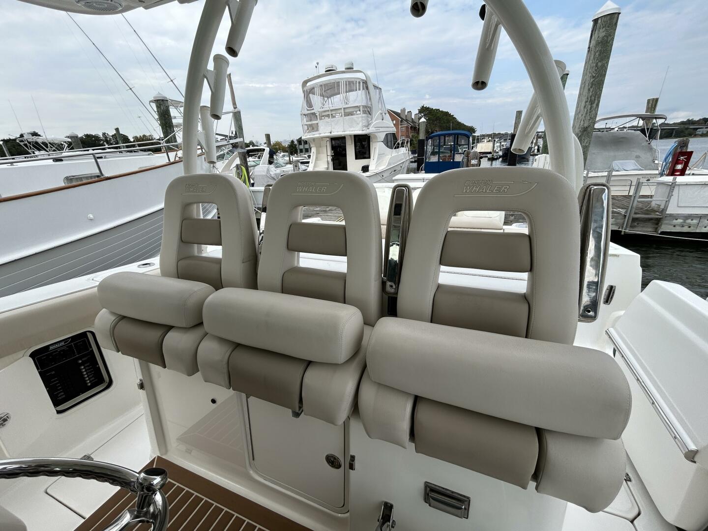 2017 Boston Whaler 370 Outrage - Image 10