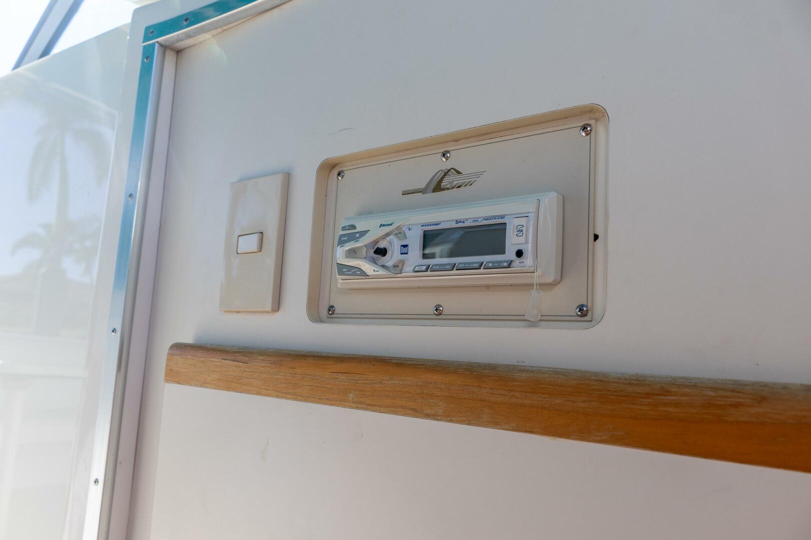 1995 Cruisers ESPRIT 3570 - Image 36
