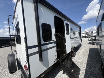 2026 VENTURE RV SPORTTREK STINGER 232VRL - Image 3