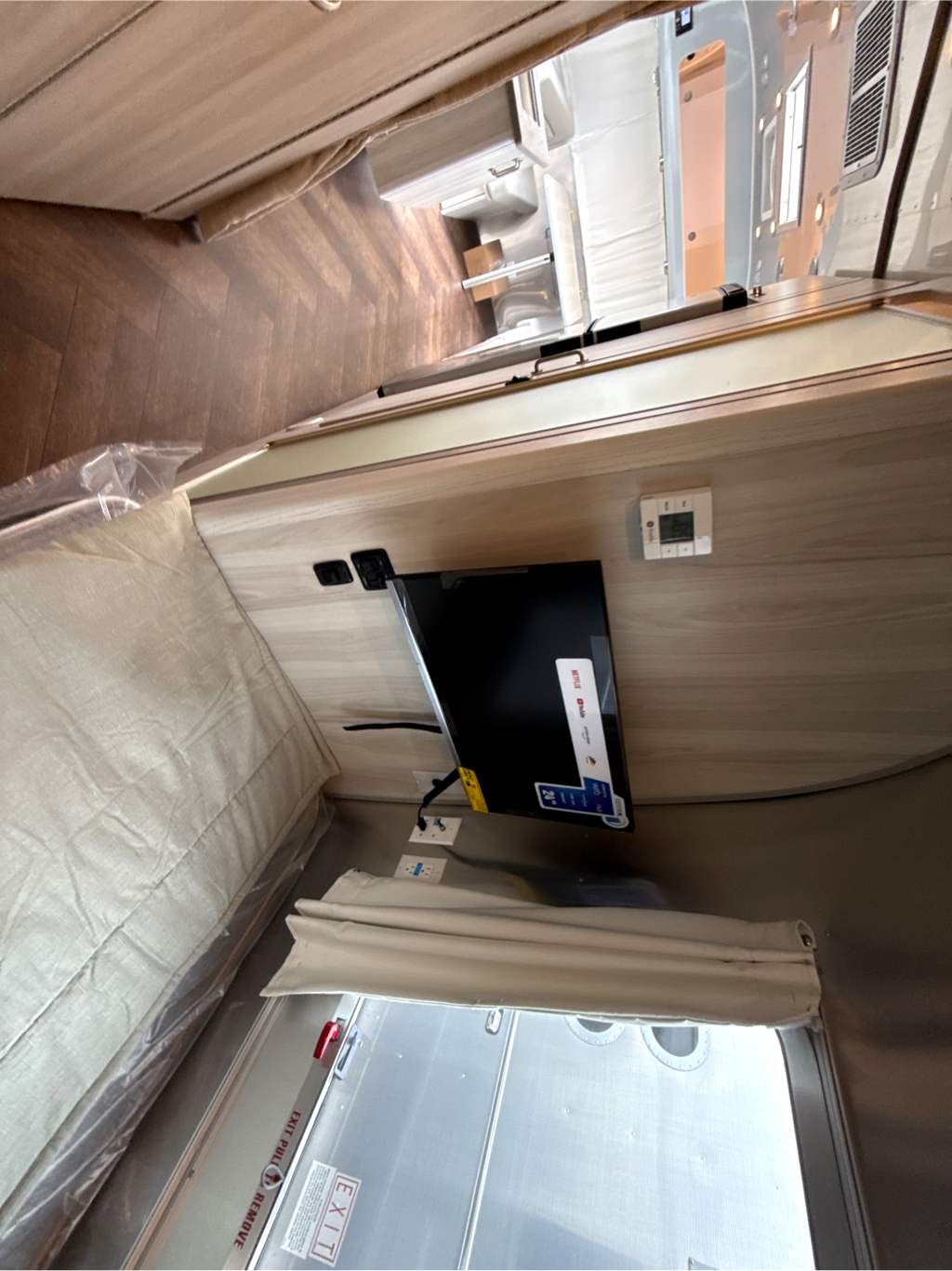 2027 Airstream International 25FB - Image 25