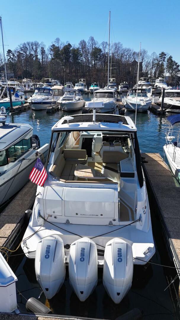 2023 Sea Ray 320 Outboard - Image 8