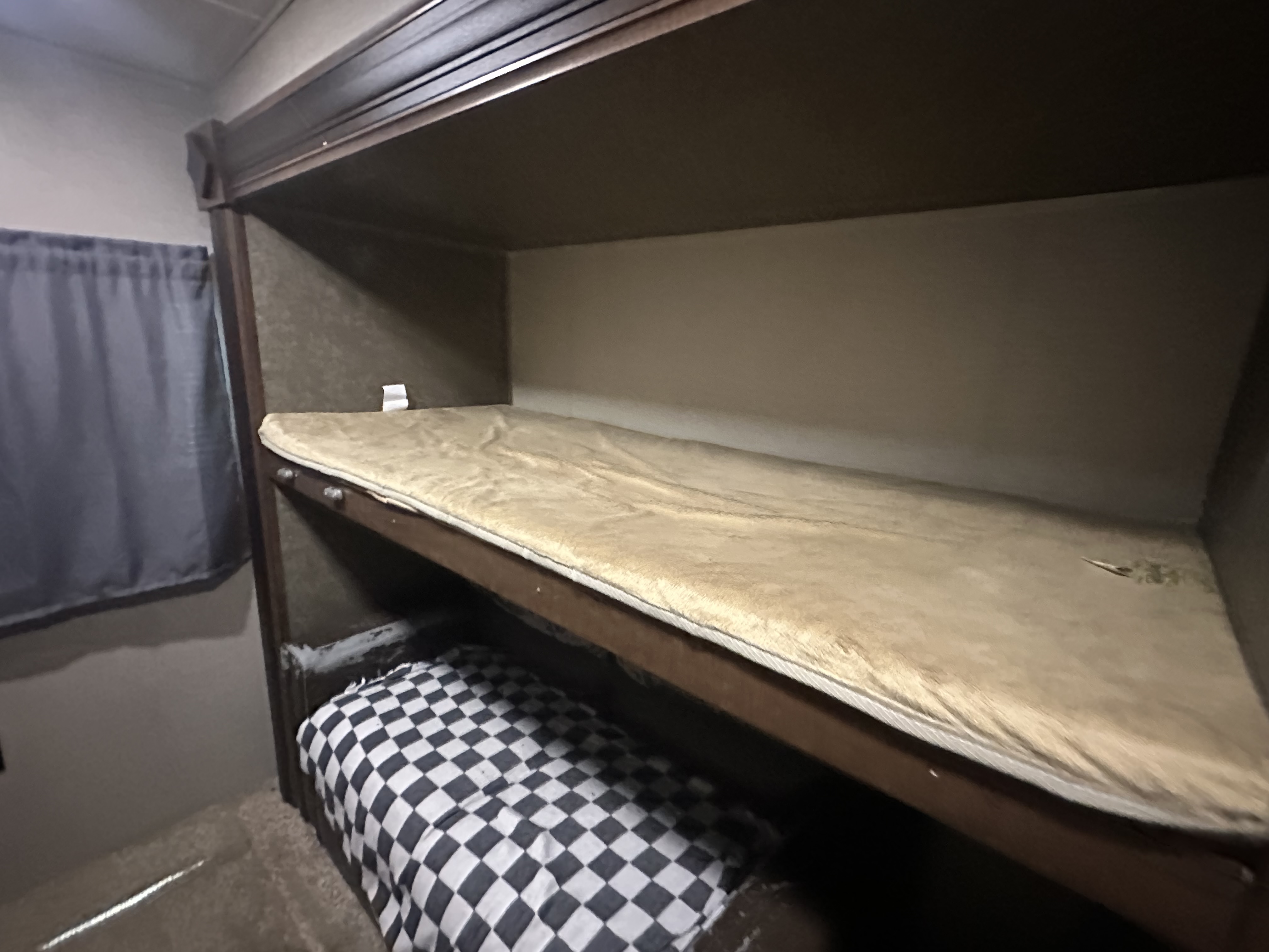 2018 Keystone HIDEOUT 308BHS - Image 9