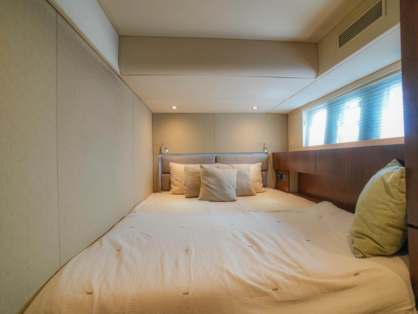 2014 Fairline 50 - Image 40