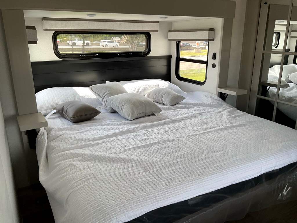 2027 JAYCO NORTH POINT 310RLTS - Image 26