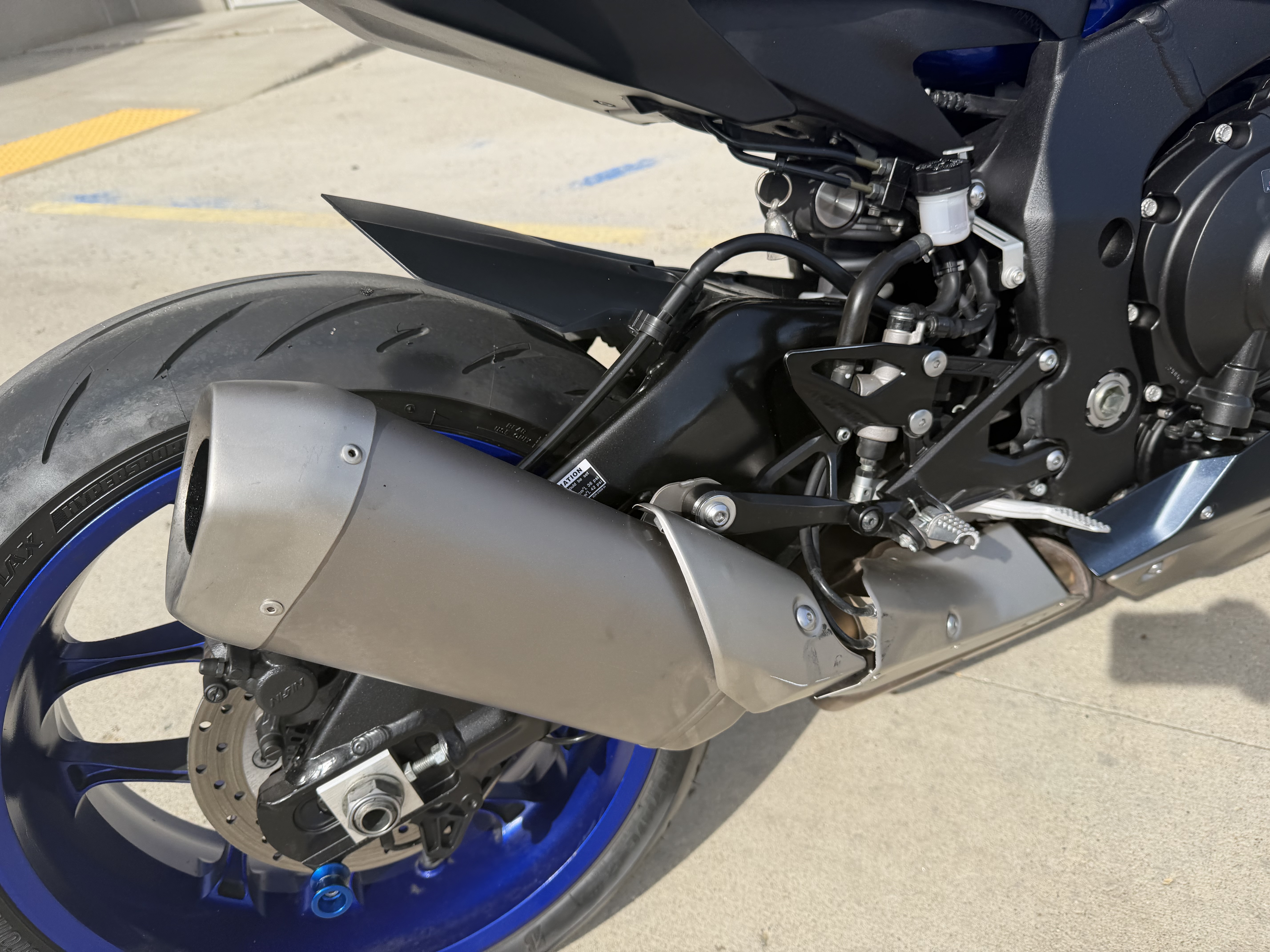 2024 Yamaha YZF R1 - Image 11