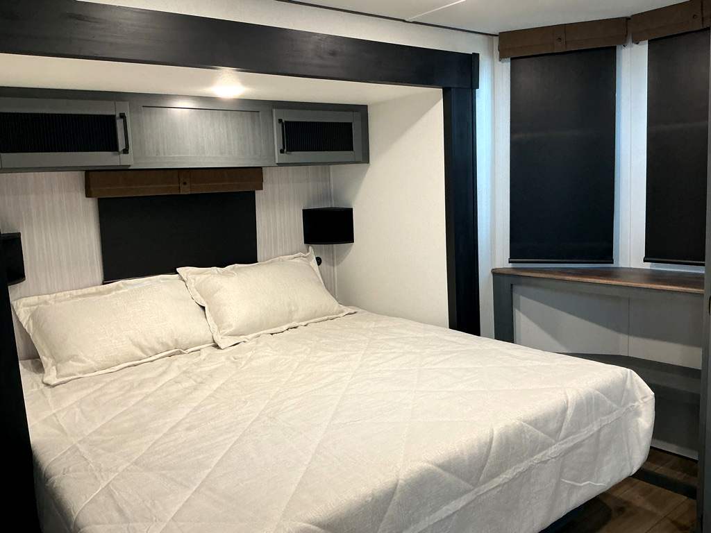 2026 PALOMINO 421LFT - Image 21