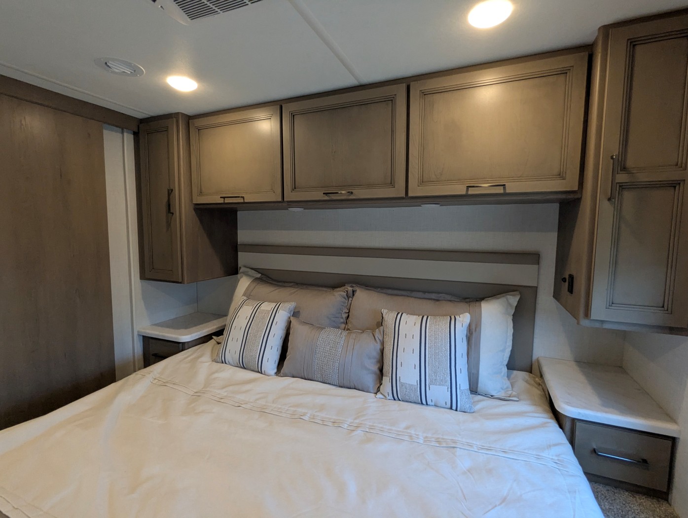 2027 Thor Motor Coach Windsport 29L - Image 41