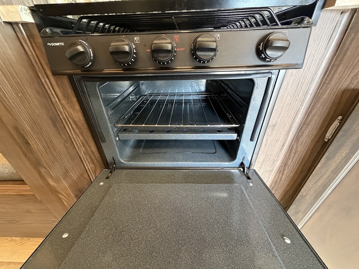 2019 COACHMEN PURSUIT 31BH - Image 25