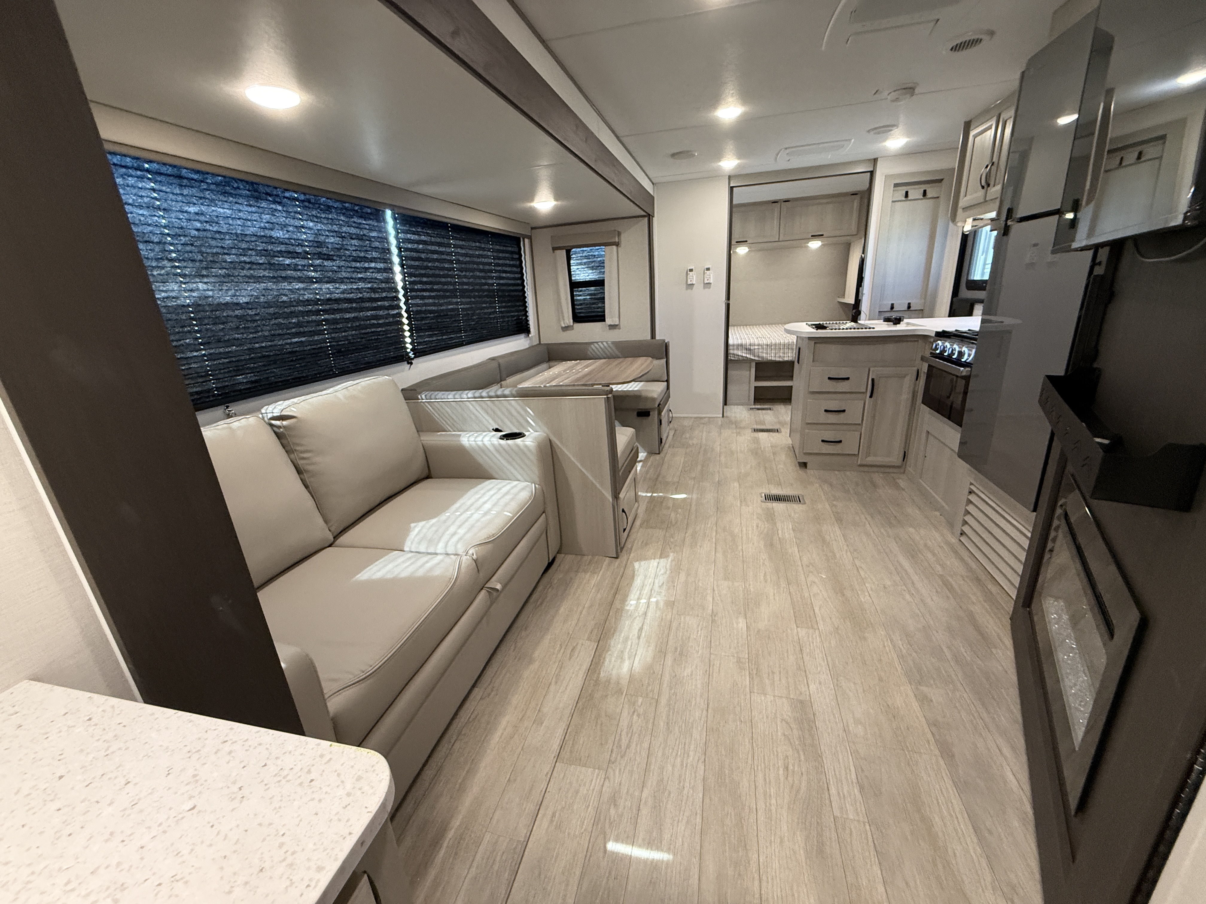 2027 Coachmen Catalina Legacy Edition 323BHDSCK - Image 16