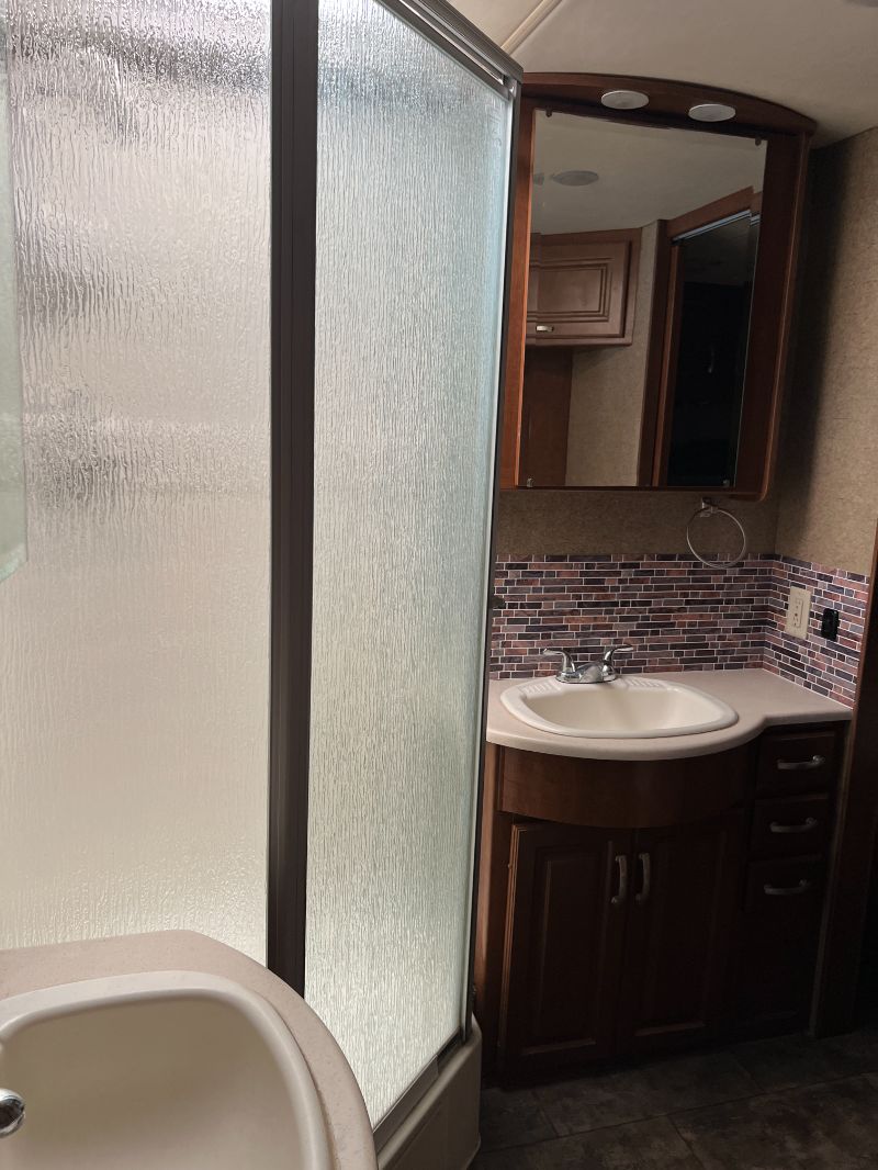 2014 Thor Motor Coach Challenger 37GT - Image 15