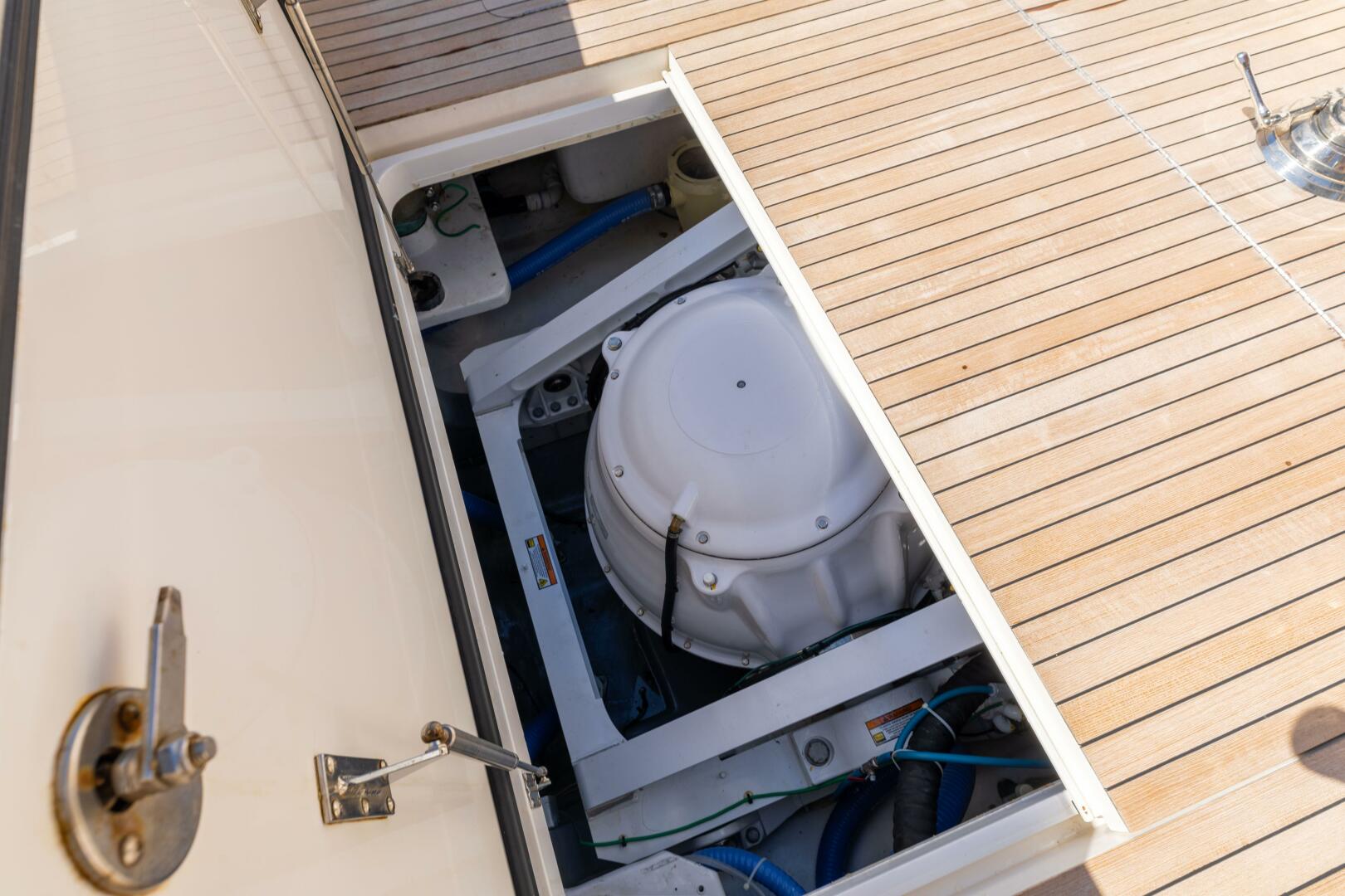 2013 Viking 76 Convertible - Image 66