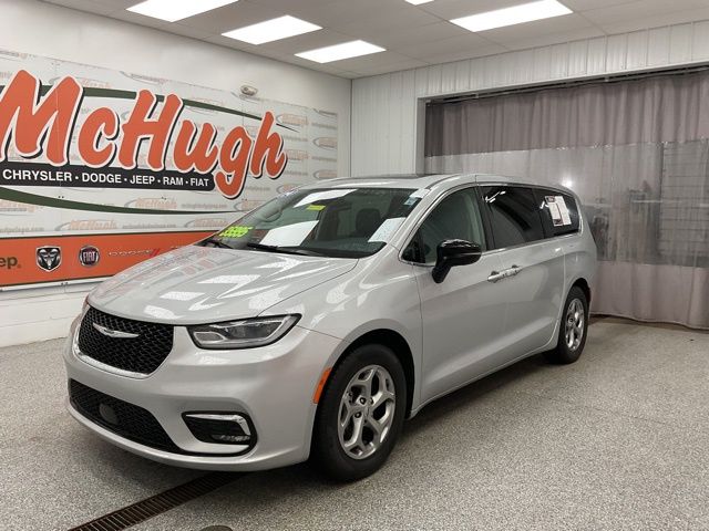 2024 Chrysler Pacifica Wagon 4D Limited - Image 1