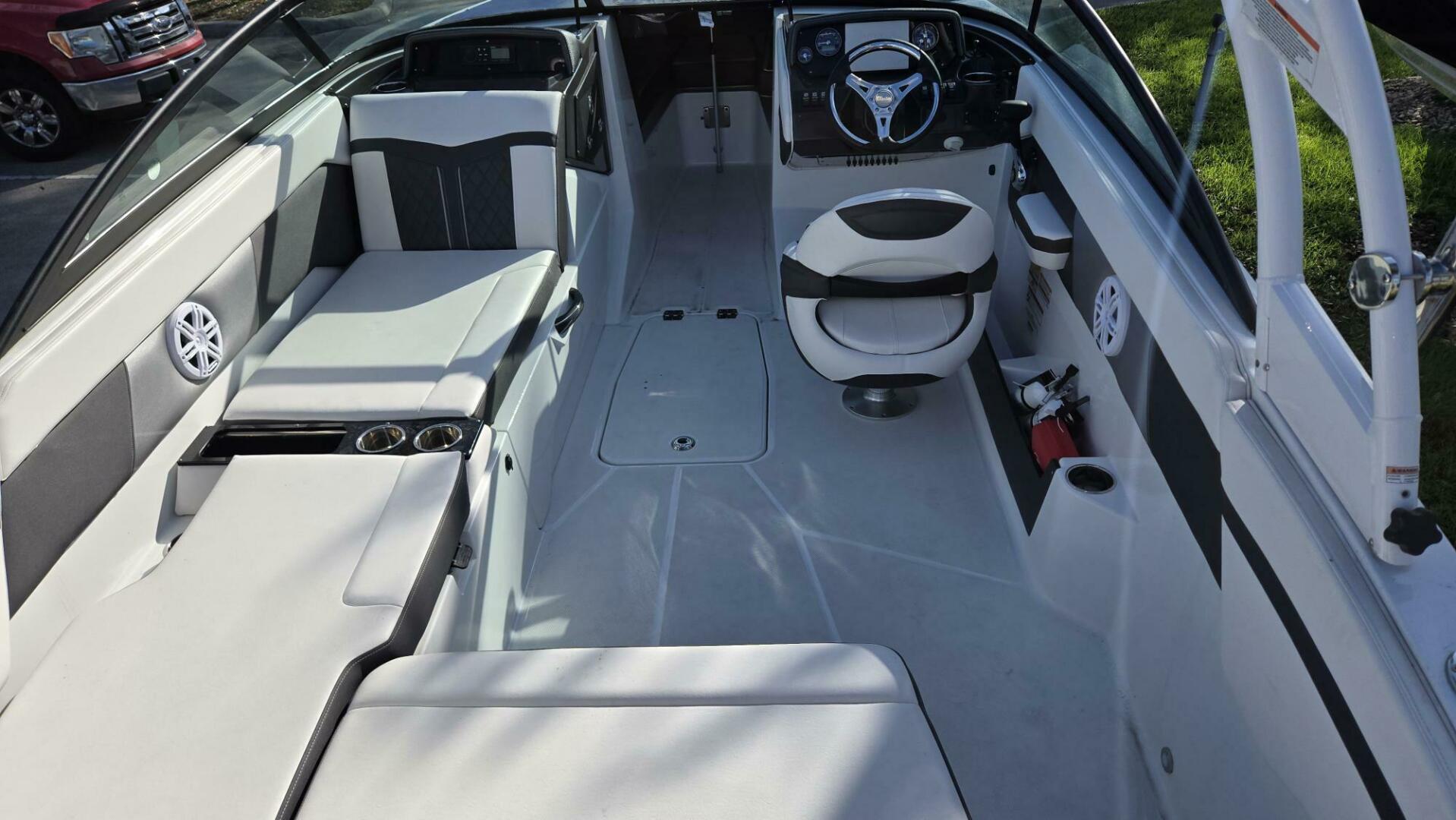 2023 Monterey M-225 - Image 4