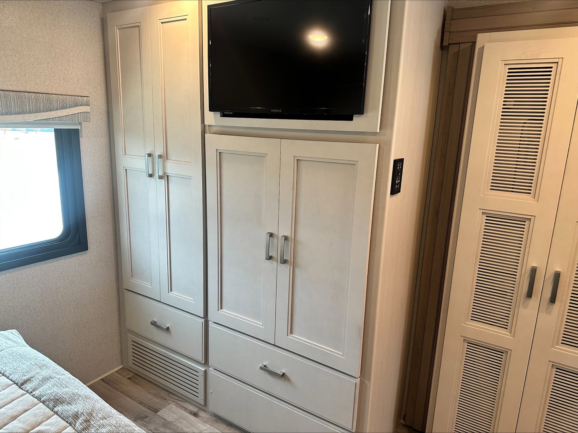 2026 THOR MOTOR COACH PASADENA 34XG - Image 27