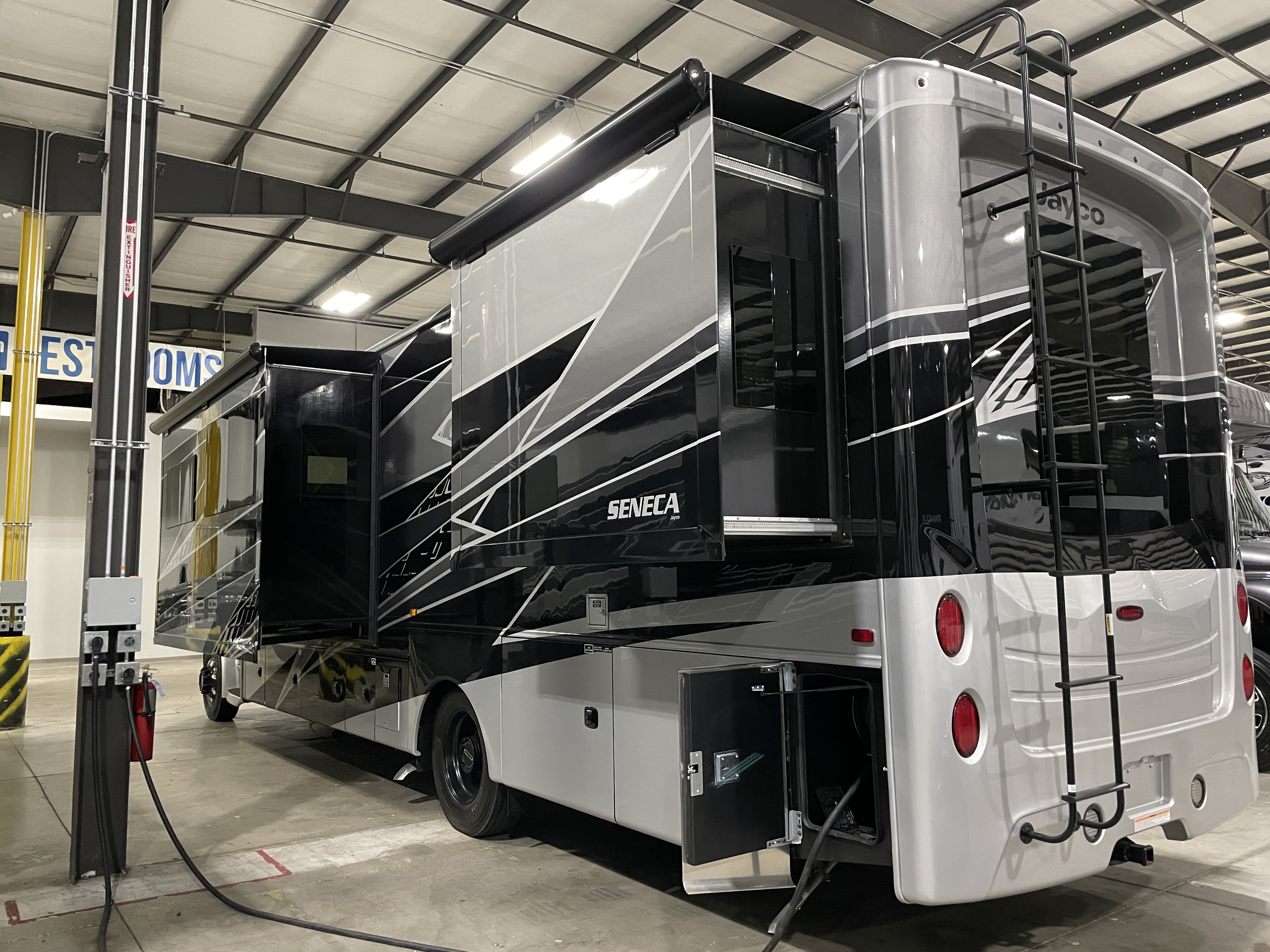2025 Jayco Seneca 37M - Image 4