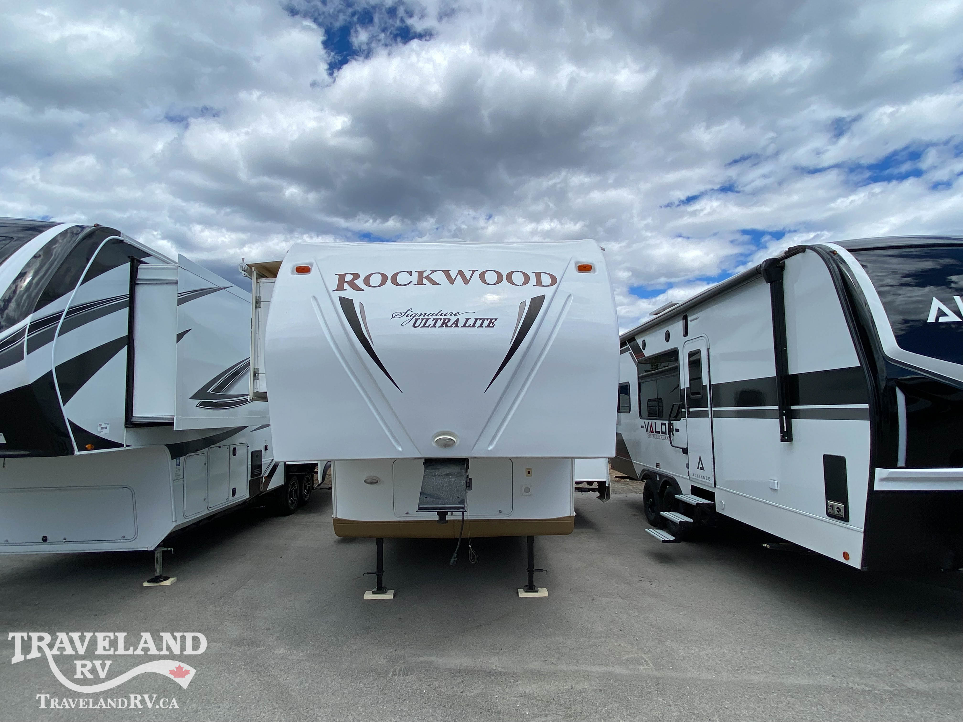 2012 Forest River Rockwood Signature Ultra Lite 8280WS - Image 5
