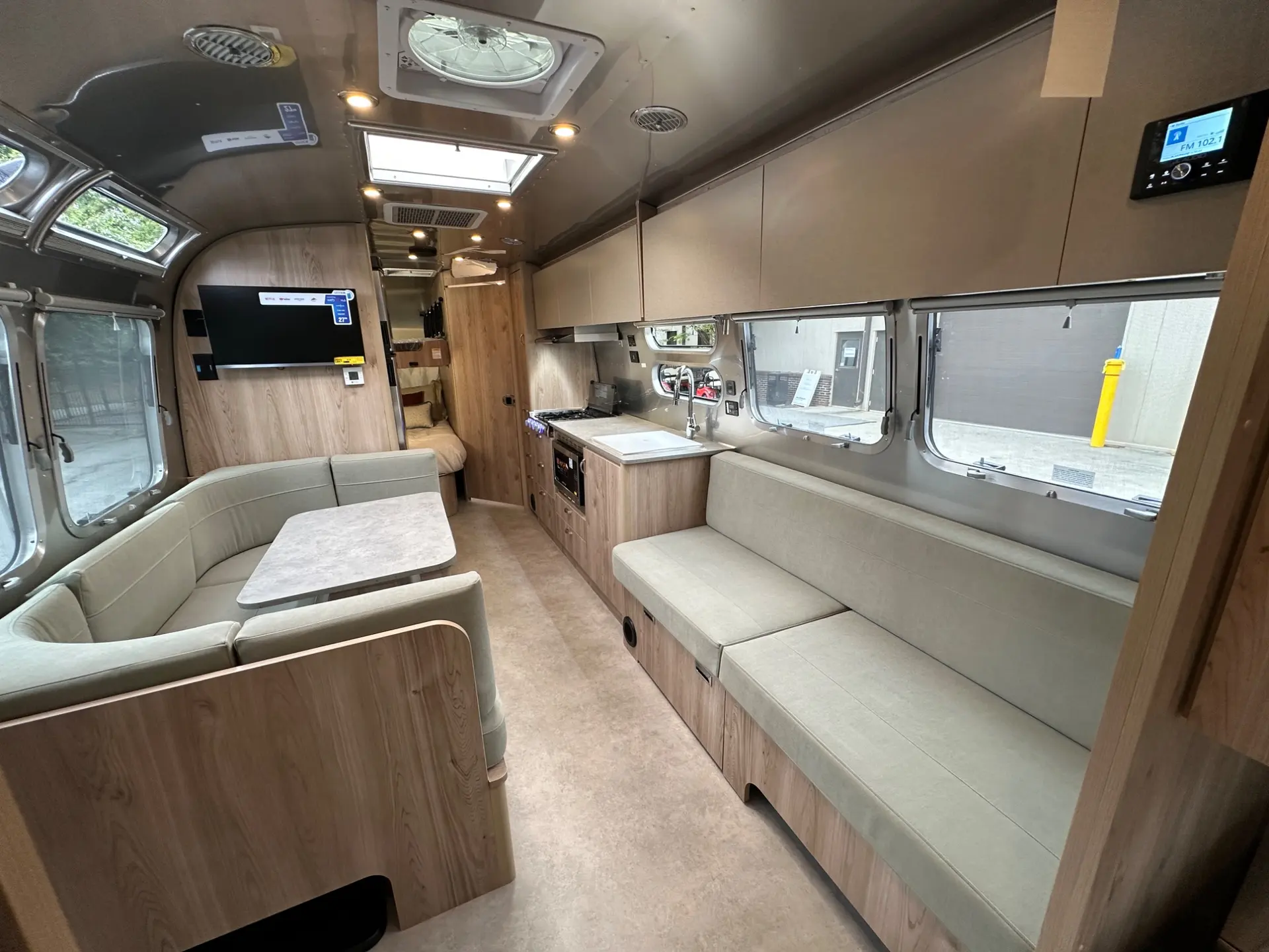2027 Airstream Flying Cloud 30FB Bunk - Image 64