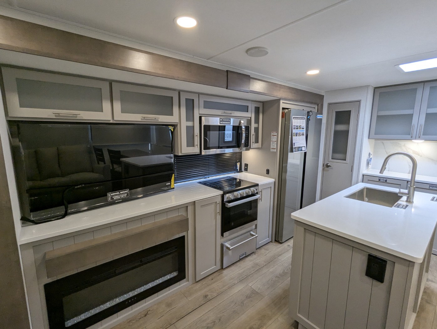 2026 Alliance RV Avenue 332RL - Image 26