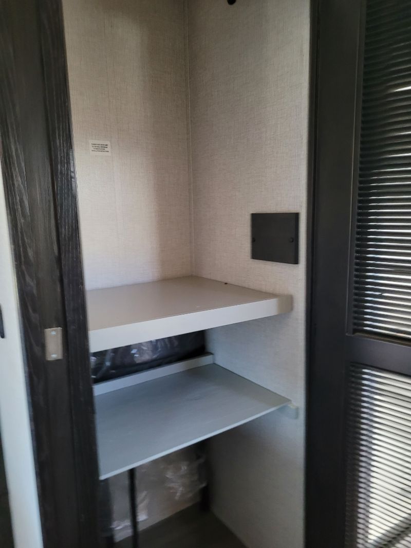 2021 CrossRoads Redwood RW3981FK - Image 13