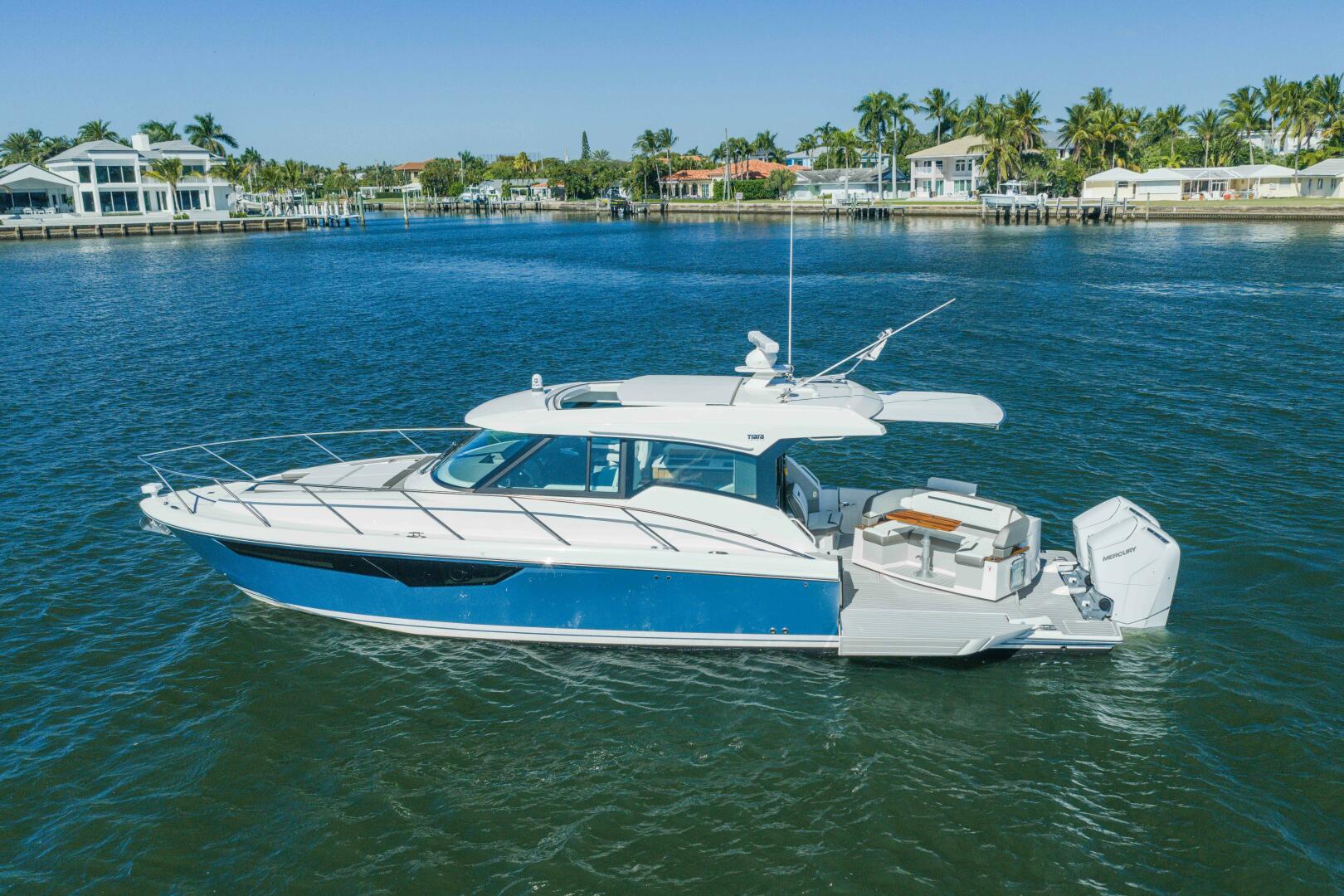 2025 Tiara Yachts 43 LE - Image 5