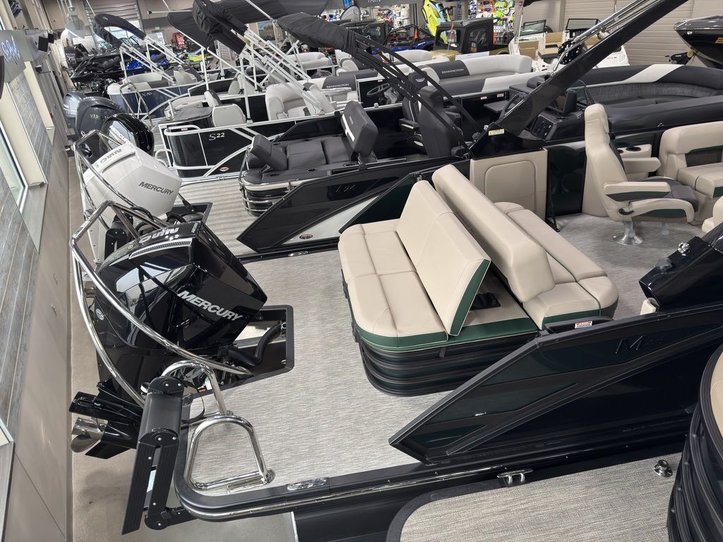2026 Bennington 24MCSB Carbon Fiber Arch Tritoon Pontoon - Image 86