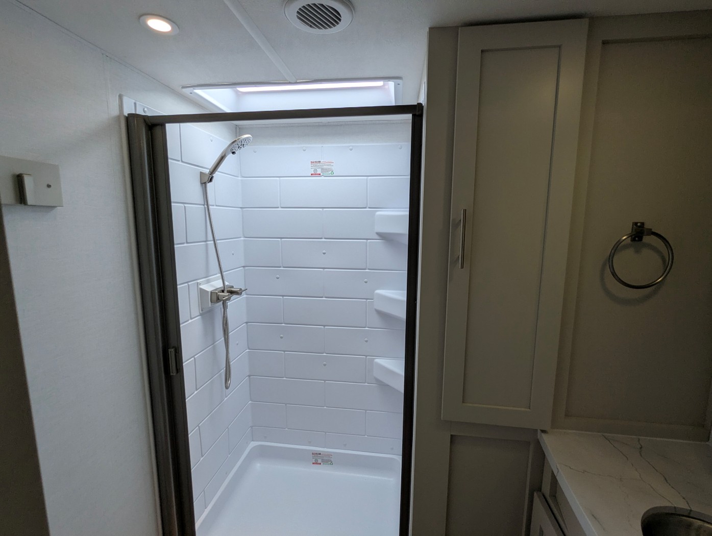 2027 Alliance RV Avenue 30BH - Image 27