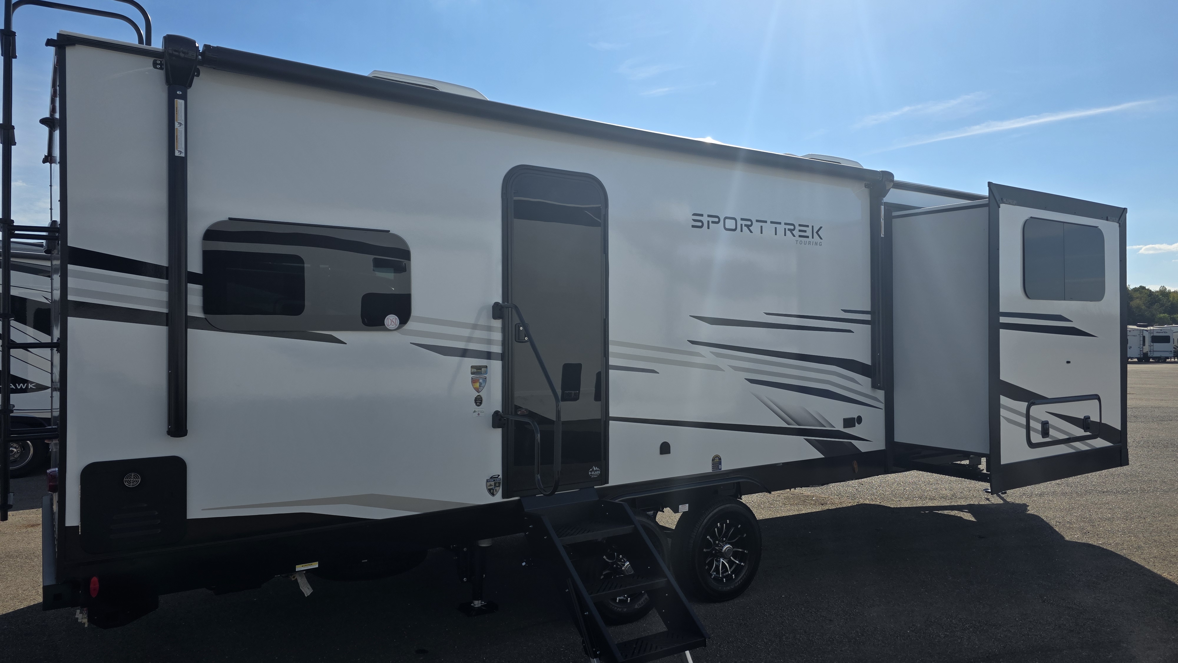 2027 VENTURE RV SPORTTREK 272VRK - Image 4