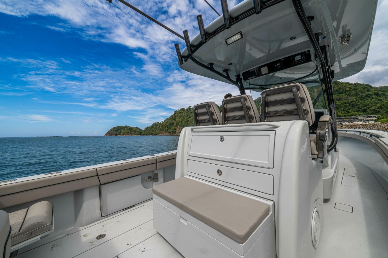 2024 Valhalla Boatworks V-33 - Image 21