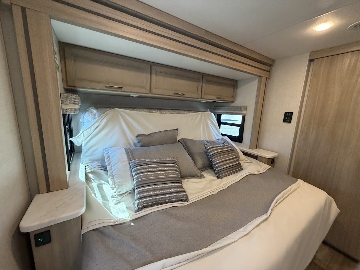 2027 THOR MOTOR COACH HURRICANE 36H - Image 40