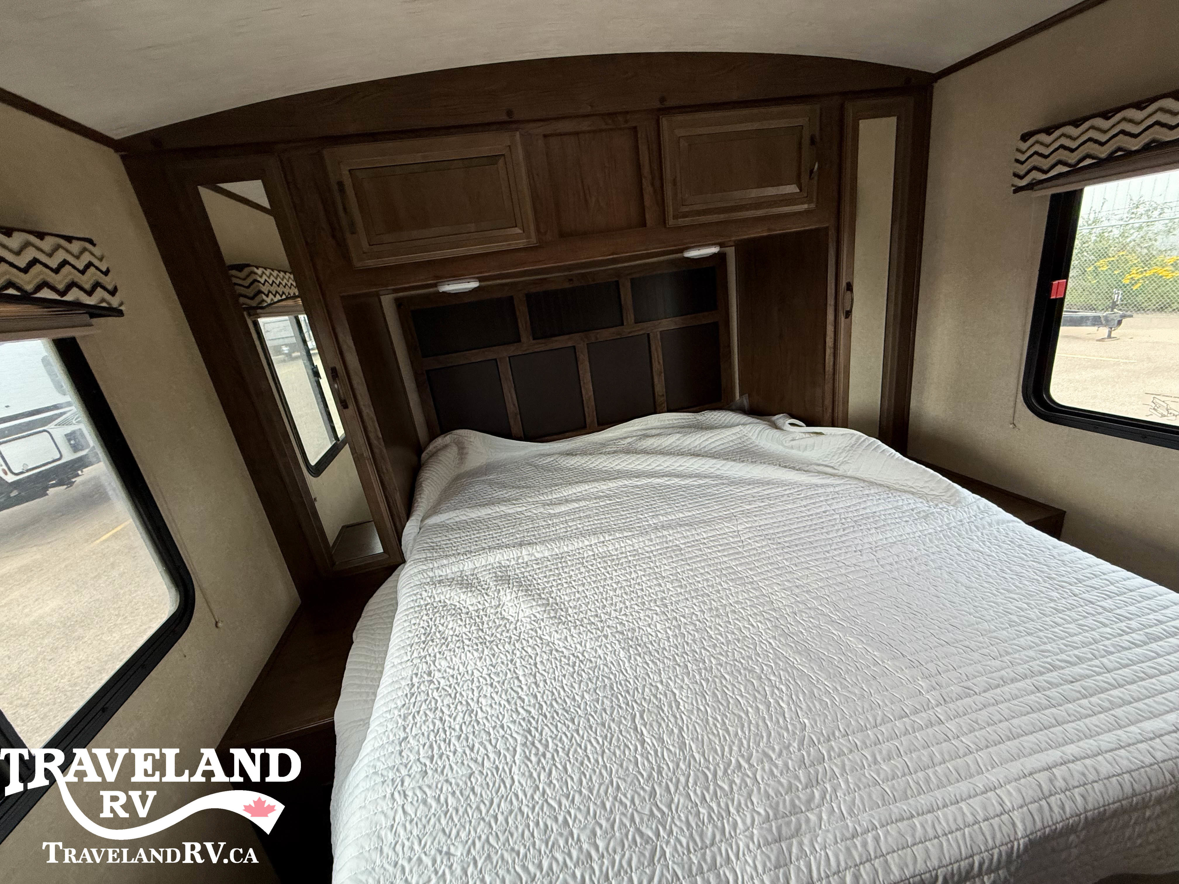 2017 Cruiser RV Radiance Touring R-24VSD - Image 15