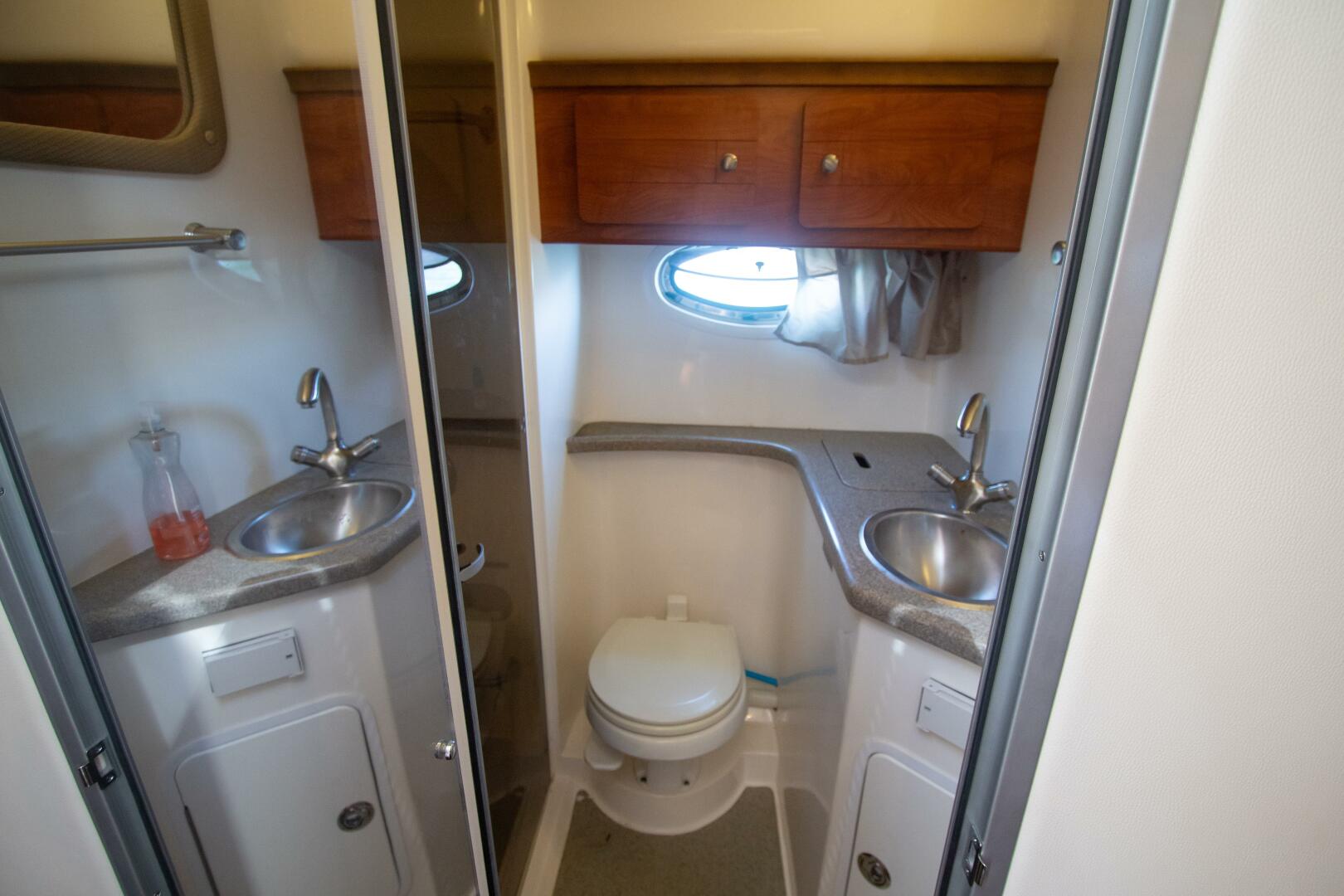 2008 Rinker 40 Express Cruiser - Image 12