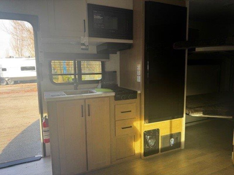 2026 Ember RV E-Series 19ETS - Image 12