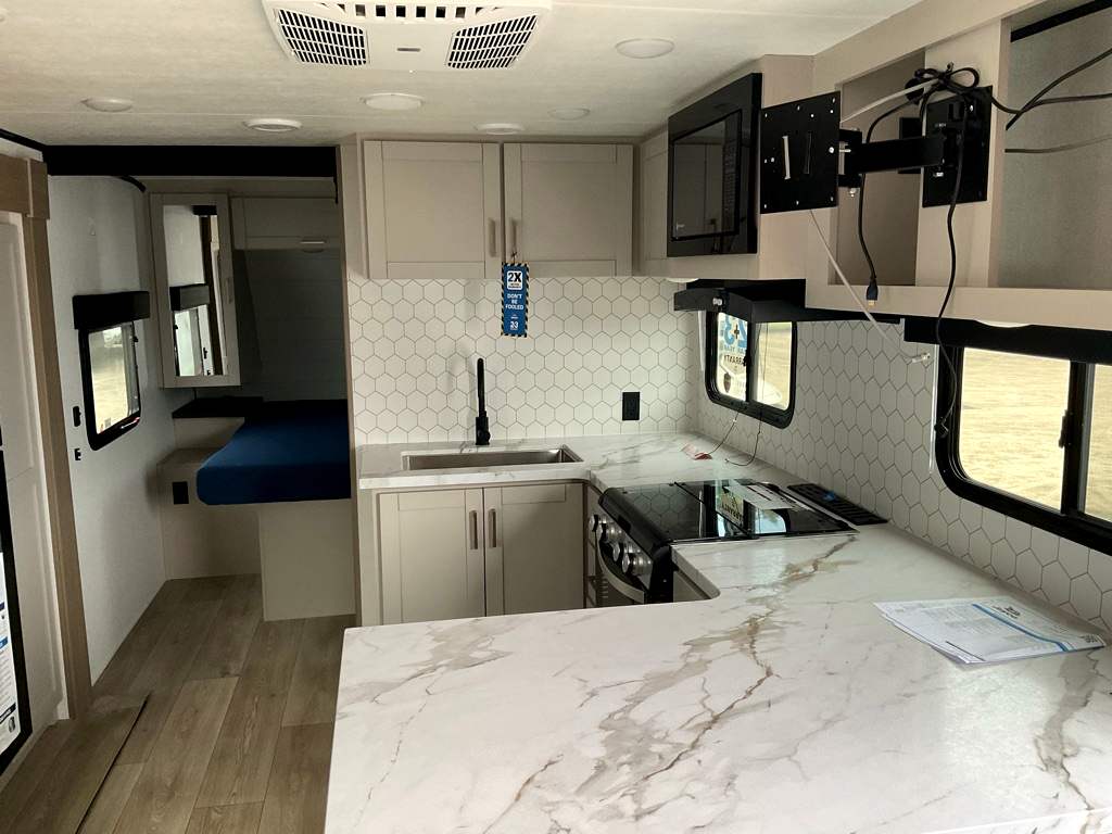 2027 JAYCO Jay Feather 25BH - Image 6