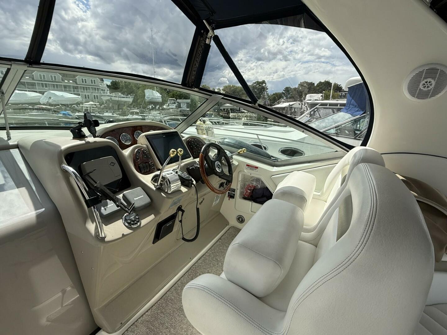2007 Sea Ray 320 Sundancer - Image 12