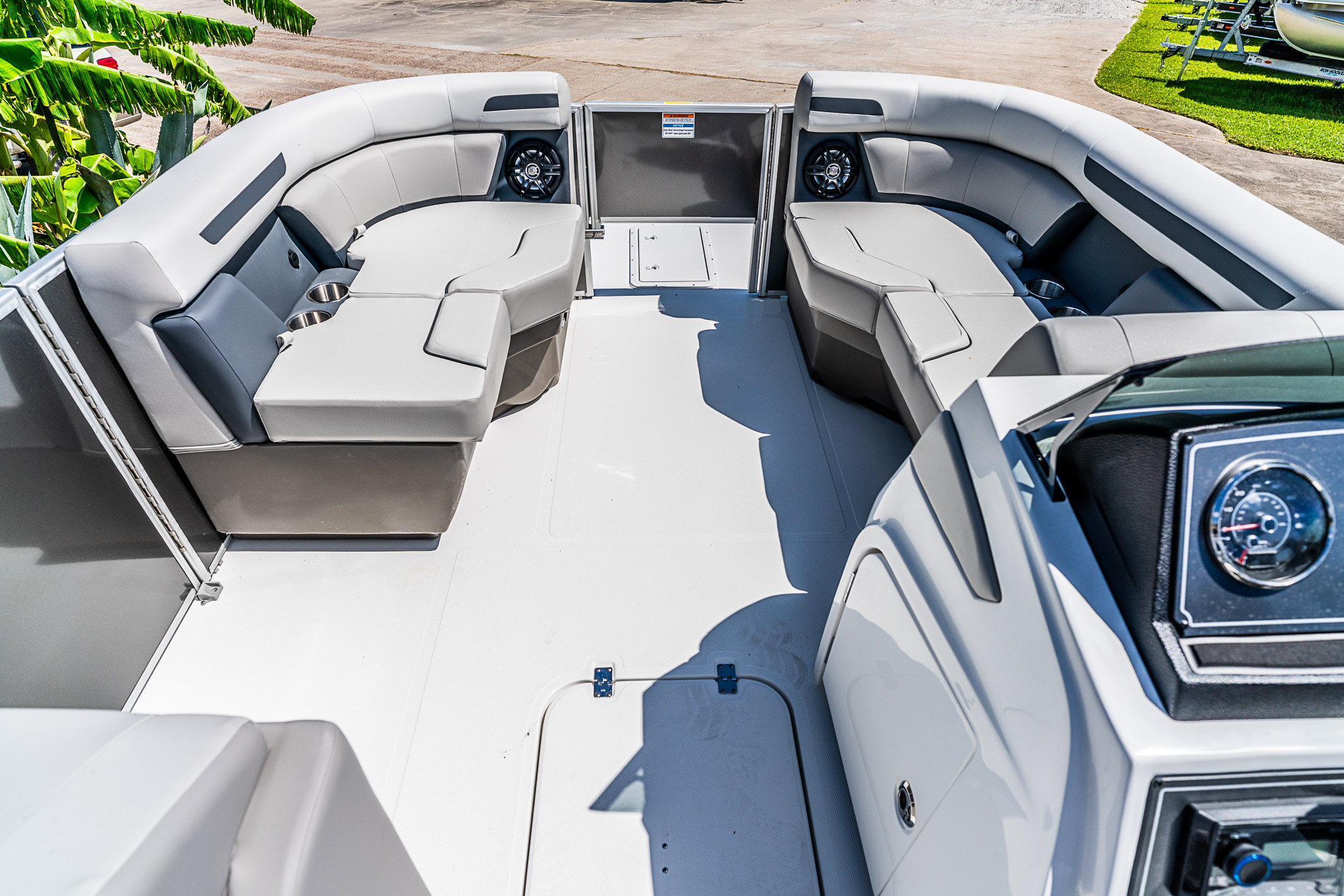 2027 HURRICANE 2027 FUNDECK 2260 REF - Image 12