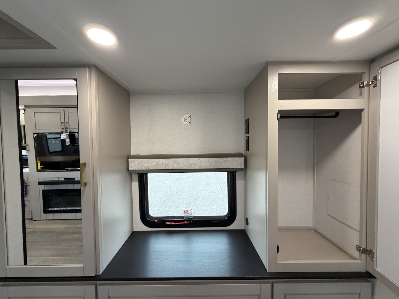 2027 JAYCO NORTH POINT 375TBDB - Image 39