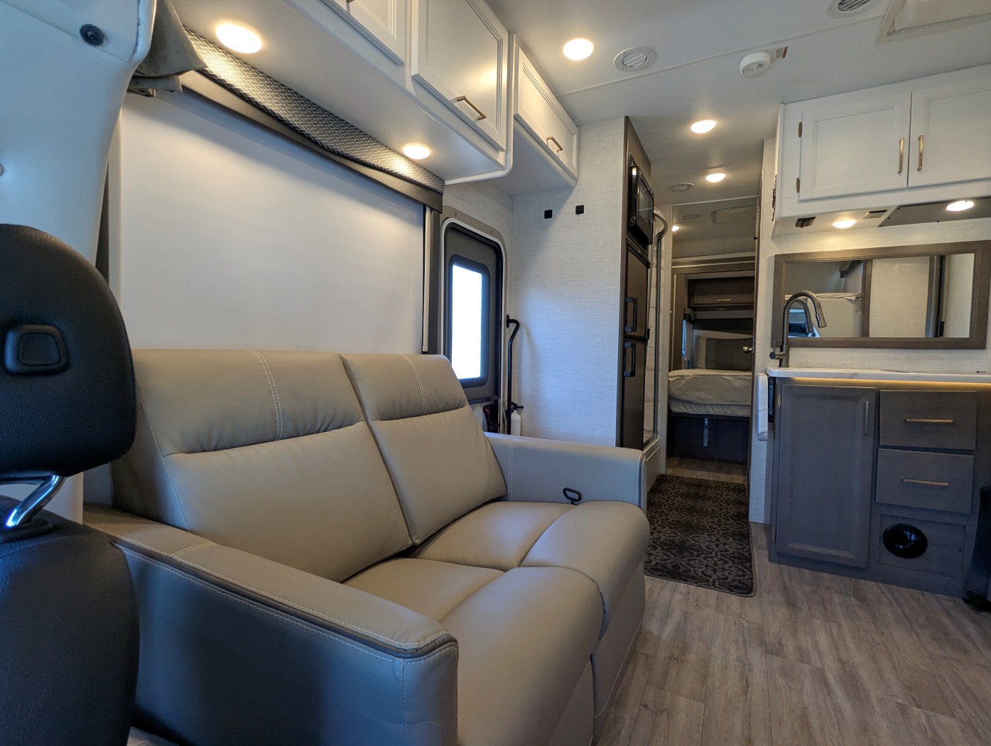 2024 Thor Motor Coach Four Winds Sprinter 24LW - Image 10