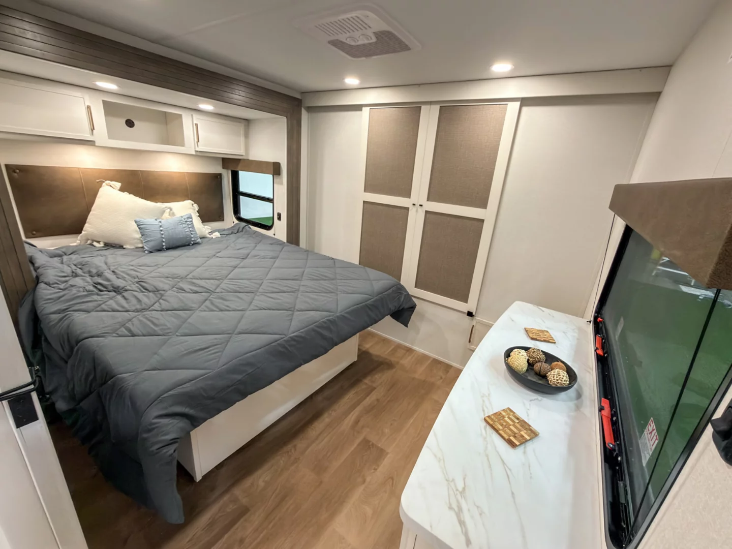 2027 Grand Design TRANSCEND 345DQT - Image 14