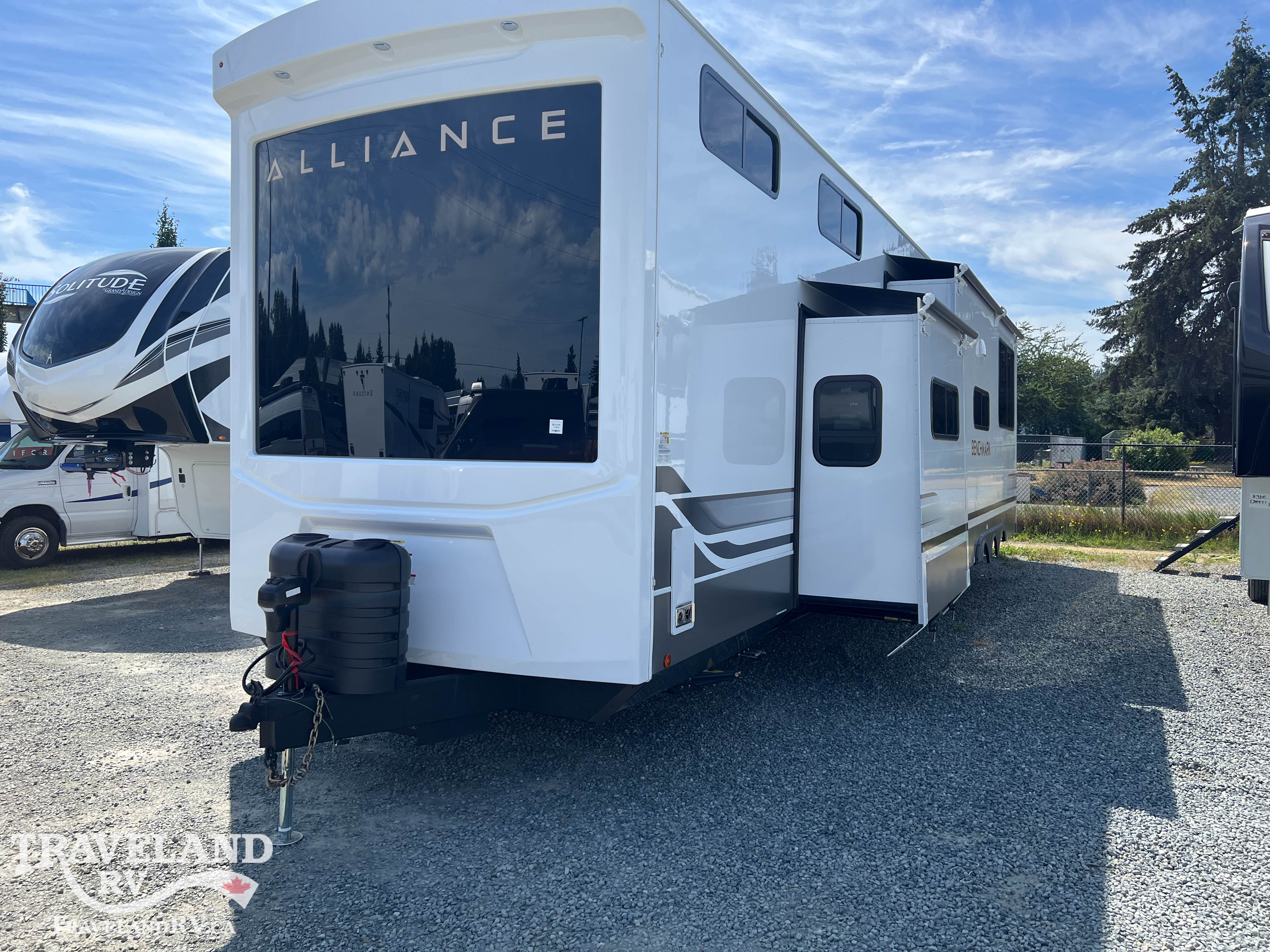 2026 Alliance RV Benchmark 44LFT - Image 5