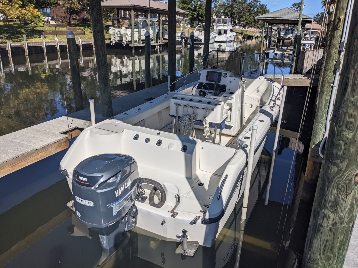 1998 Boston Whaler 23 Outrage Base - Image 6