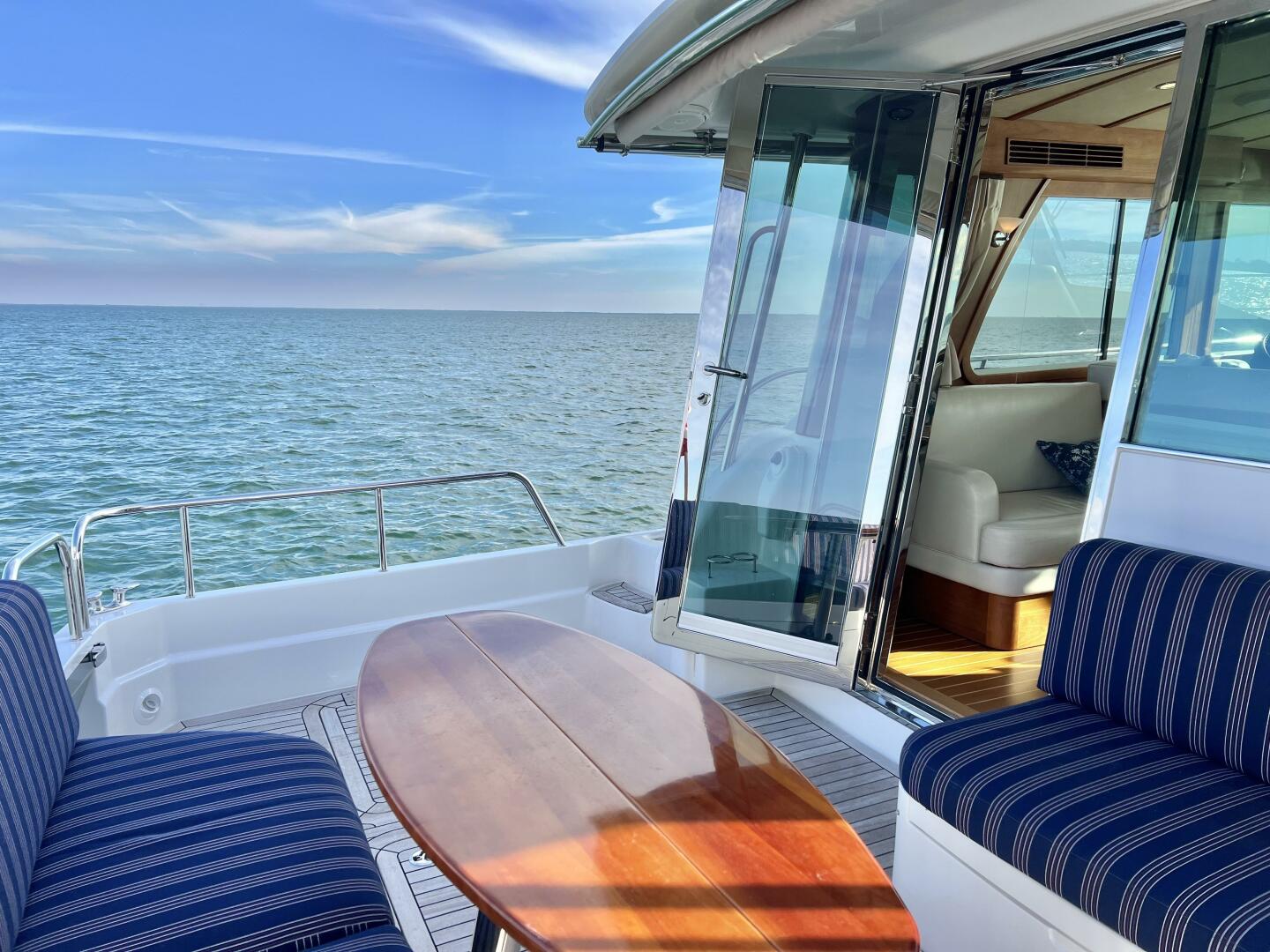 2017 Sabre 48 Salon Express - Image 11