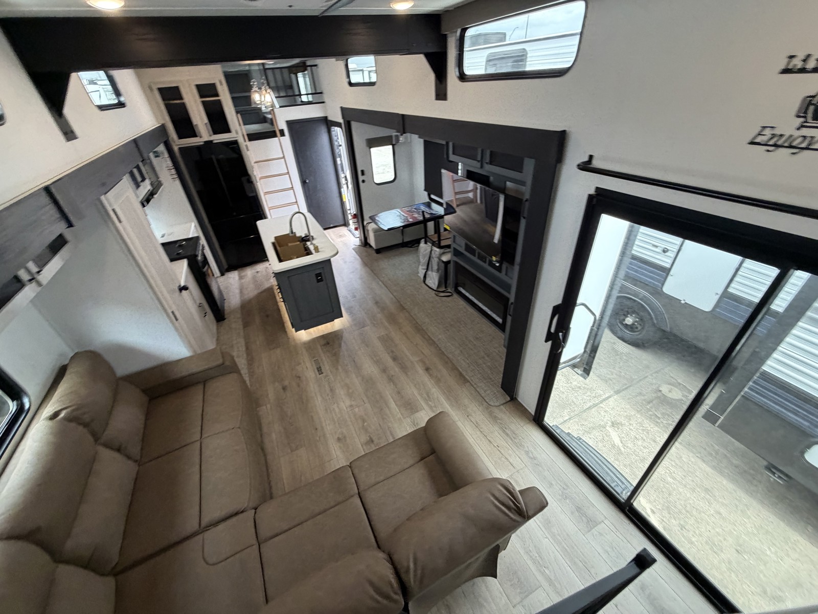 2026 PALOMINO PUMA 420LFT - Image 32