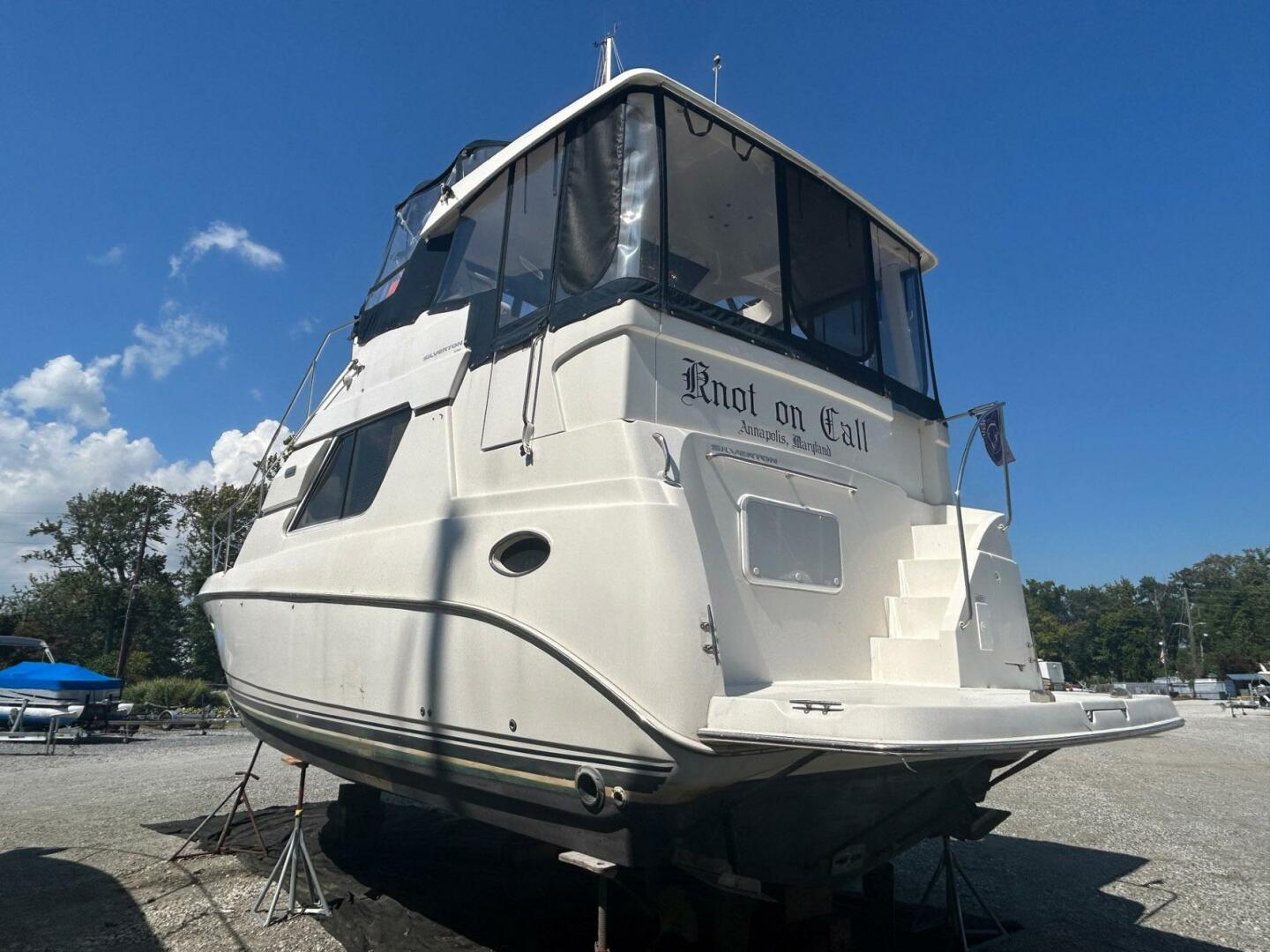 2000 Silverton 352 Motor Yacht - Image 3