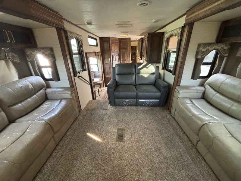 2017 Keystone Cougar 326RDS - Image 12
